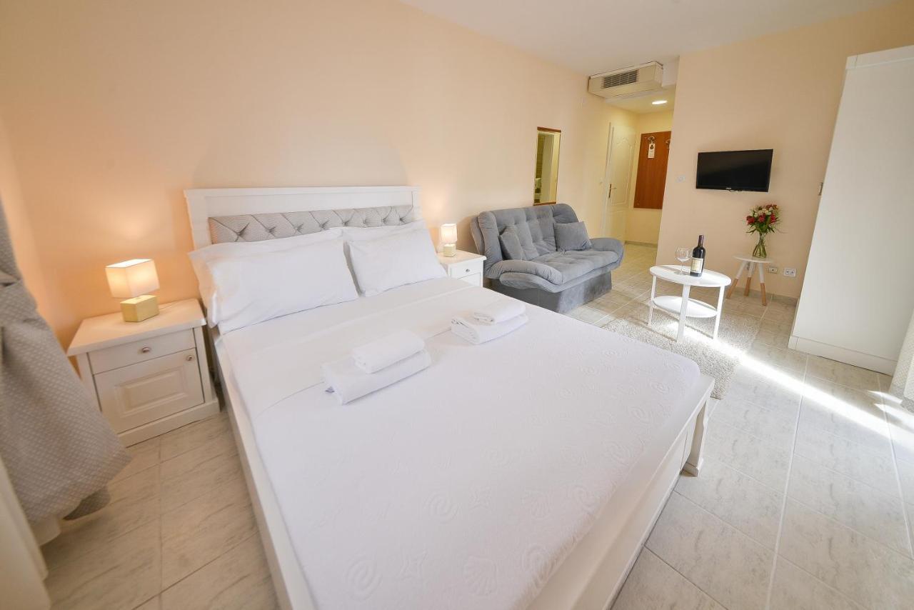 Hotel Podostrog 3*