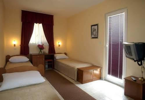 Podostrog Hotel 3*